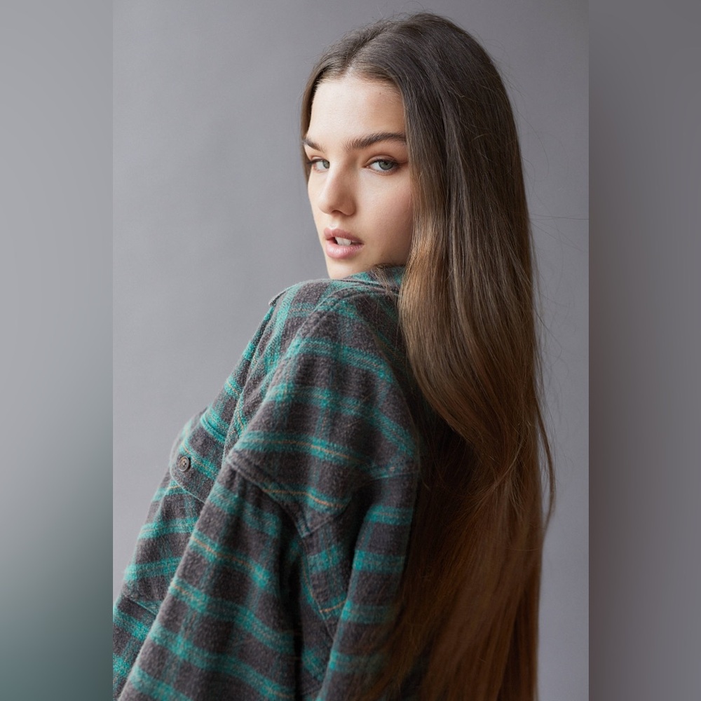 BDG Green and Black Plaid Cropped Shirt - Picture 4 of 10
